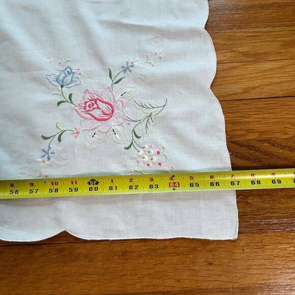 Vintage Embroidered Floral Linen Tablecloth with Scalloped Edges - Picture 13 of 14